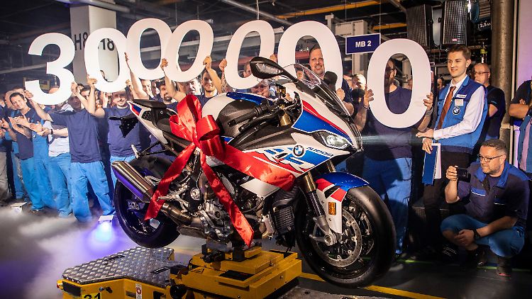 Am 9. April 2019 lief das dreimillionste Motorrad, eine BMW S 1000 RR, aus dem BMW-Werk Berlin vom Band. 