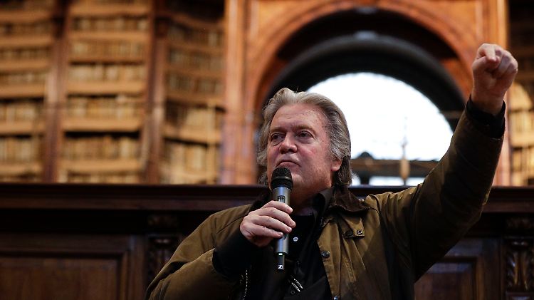 Steven Bannon ist in Italien ein gefragter Mann: Vor wenigen Wochen hielt er in Roms Angelica Bibliothek einen Vortrag zum Thema Informationsalgorithmen, wenige Tage später war er im Internationalen Presseclub zur Pressekonferenz eingeladen.