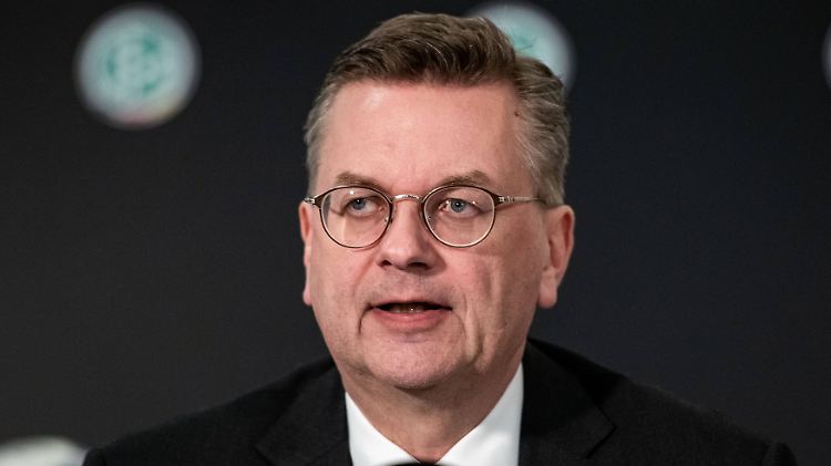 Reinhard Grindel sitzt nun auch nicht mehr in den Gremien der Fifa und der Uefa.