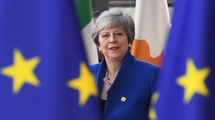 May hat eine Verschiebung des bislang für Freitag angekündigten EU-Austritts auf den 30. Juni beantragt.