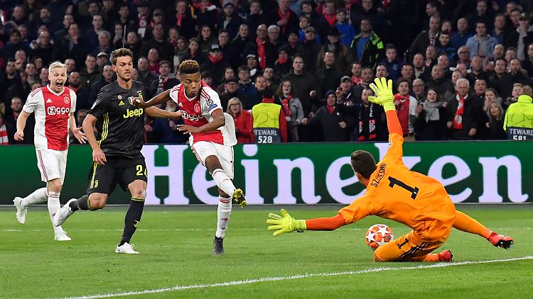 In dieser Szene scheitert David Neves noch an Juves Keeper. Später machte er es nach feinem Solo und tollem Abschluss besser.