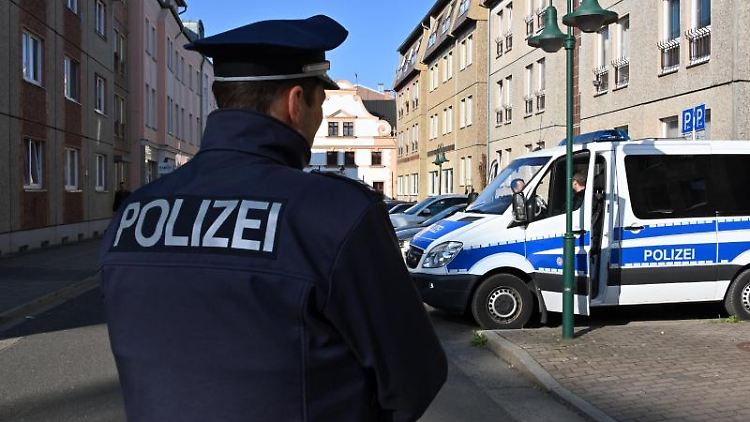 Immer wieder tauchen Listen mit Adressen, Fotos und Namen politischer Gegner mutmaßlicher Rechtsextremisten auf.