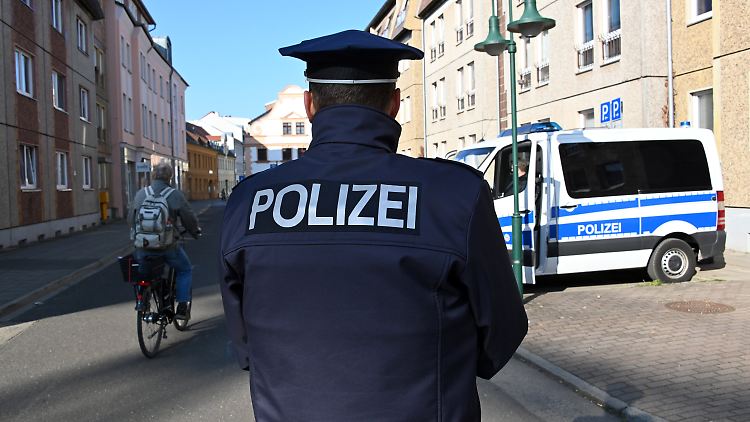 Razzien in vier ostdeutschen Bundesländern: Die Polizei schlägt nach monatelangen Ermittlungen zu.