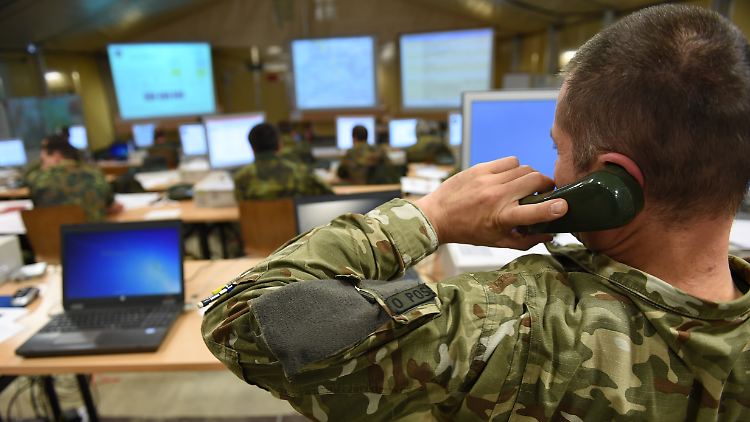 Stell dir vor, du bist in der Nato, aber die Nachrichten kommen nicht mehr durch.