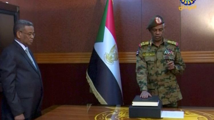 Ibn Auf war bislang Verteidigungsminister, jetzt soll er den militärischen Übergangsrat führen.