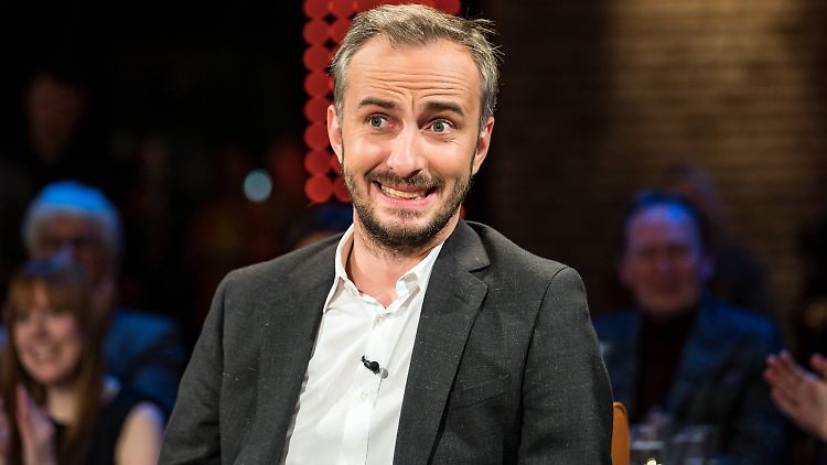 Jan Böhmermann will Angela Merkels Kritik an seinem Schmähgedicht untersagen lassen.