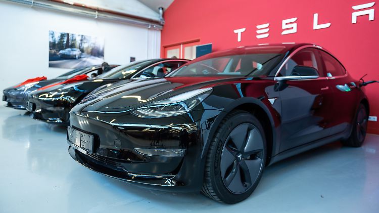 Kunden sollten die Basisversion des Model 3 jetzt wieder im Laden kaufen.