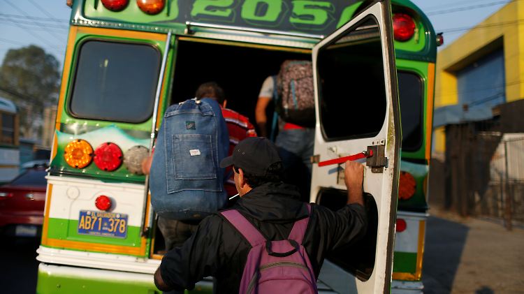 Die US-Regierung wollte Migranten offenbar gezielt in demokratische Städte schicken.