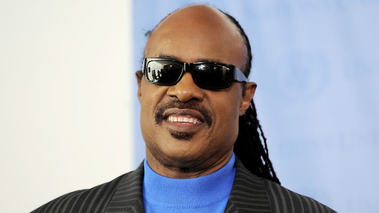 Stevie Wonder gestaltete die Trauerfeier für den verstorbenen Rapper mit.