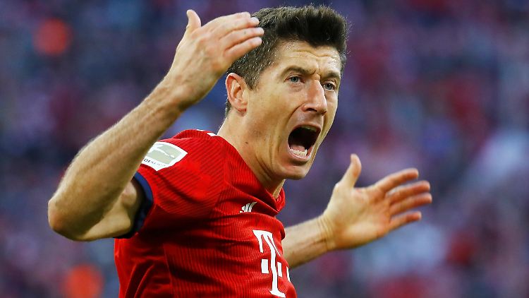 Die Aufregung ist groß, doch Robert Lewandowski kommt ohne Bestrafung davon.