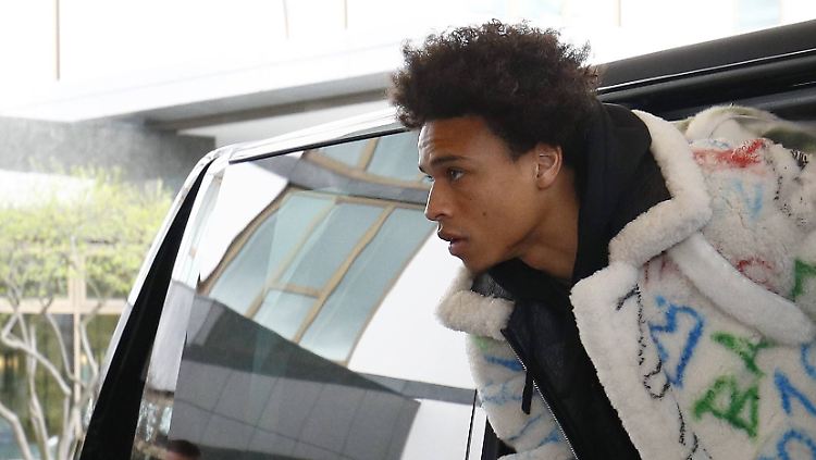Leroy Sané soll beim FC Bayern offenbar als Neuzugang gehandelt werden. Er dürfe sehr teuer werden.