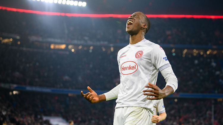 Mit seinen drei Toren zum 3:3 der Düsseldorfer in München hat Dodi Lukebakio beim FC Bayern für heftige Veränderungen gesorgt.