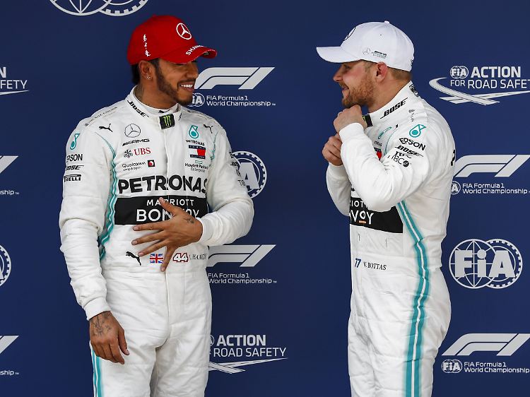 Doppel-Pole für Mercedes: Die Silberpfeil-Piloten sind zufrieden.