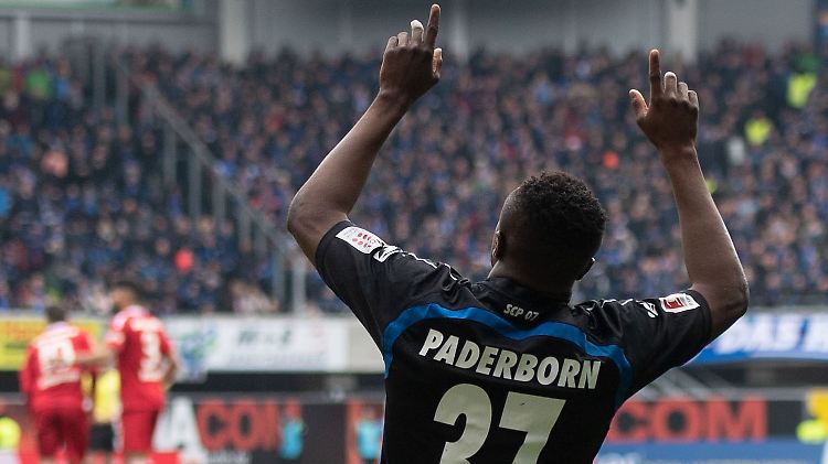 Mit vier Toren und drei Punkten gegen Duisburg untermauerte Paderborn seine Aufstiegsambitionen.