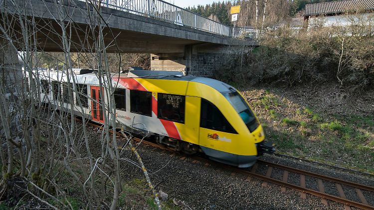 Ein Zug der Hessischen Landesbahn. Ein aktuelles Foto des Unglückszuges gibt bislang nicht.