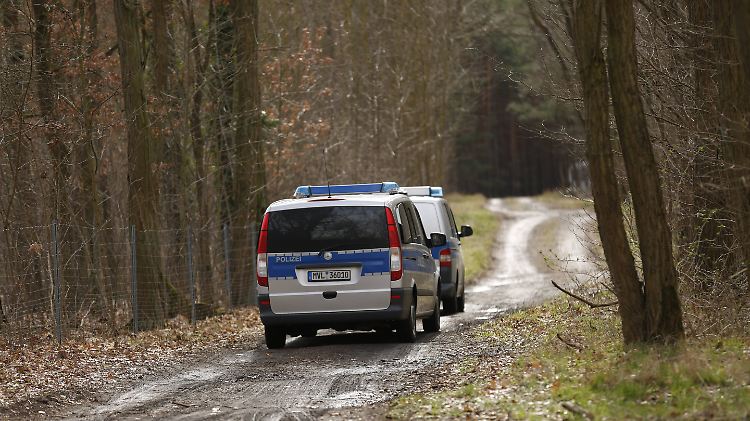 Immer wieder sucht die Polizei in Brandenburg nach dem Mädchen.