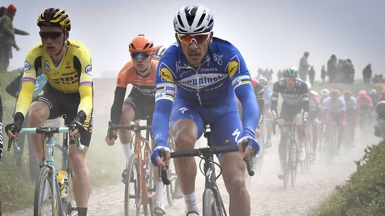Philippe Gilbert siegte im Schlussspurt in der "Hölle des Nordens" vor dem Deutschen Nils Politt.