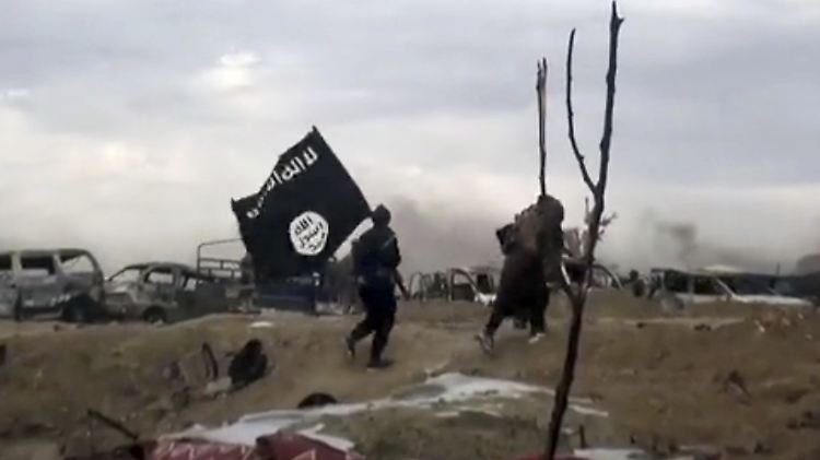 Auf der Flucht vor den kurdischen Milizen: Hunderte IS-Kämpfer sitzen inzwischen in syrischen Gefängnissen. 