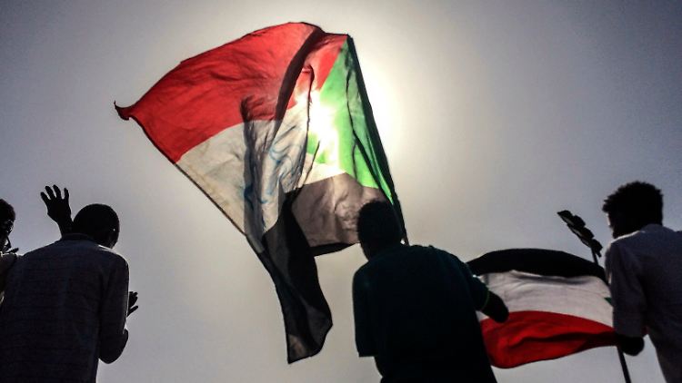 Die Protestler sind dem Ziel einen Schritt näher: Das Militär im Sudan will einen zivilen Premierminister einsetzen.