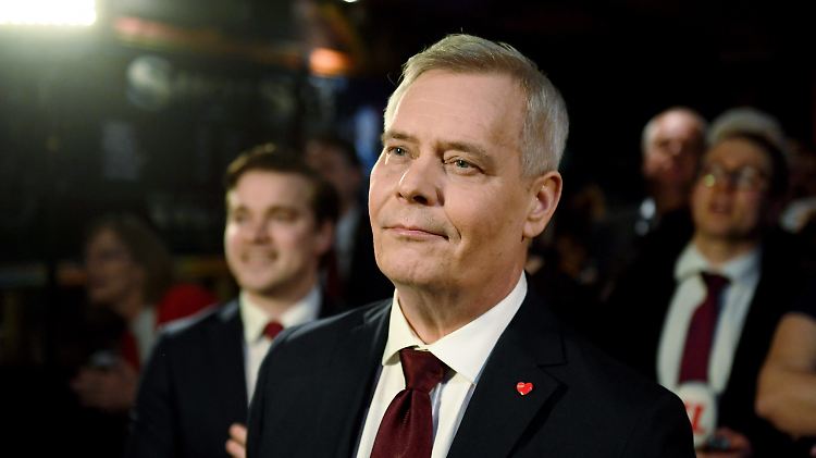 Er scheint es noch nicht ganz glauben zu wollen: Antti Rinne und seine Sozialdemokraten sind nach Parlamentswahl in Finnland die stärkste Kraft.