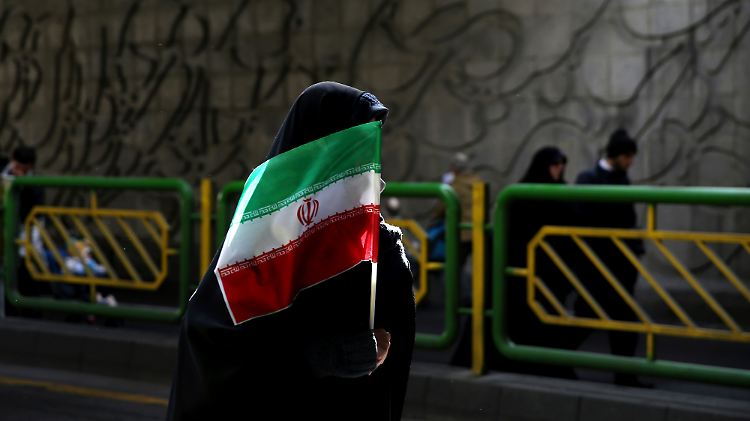 Im Iran dürfen Frauen nur mit Kopftuch in die Öffentlichkeit gehen.