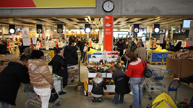 Spätestens beim Bezahlen wird klar, dass wieder viel mehr im Einkaufswagen gelandet ist, als eigentlich vorgesehen war.