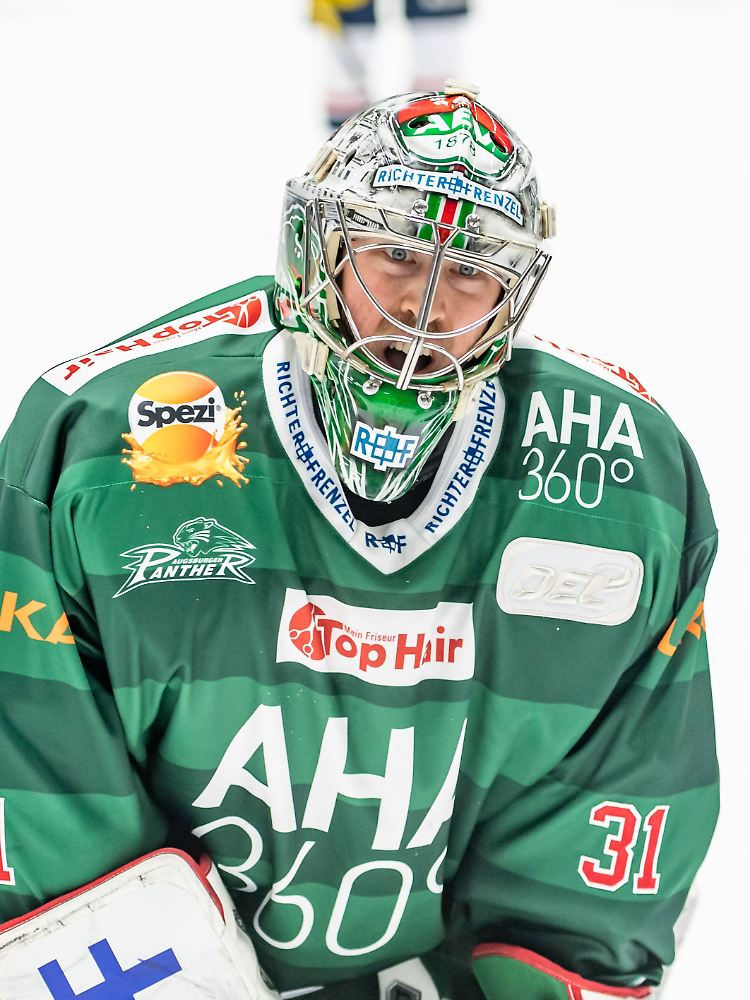 Goalie Olivier Roy entnervt die Münchener mit sensationellen Paraden.