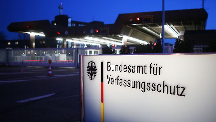Bereits 820 Jugendliche im Fokus des Verfassungsschutzes. Seehofer will die Befugnisse erweitern.  