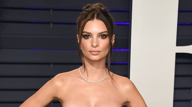Emily Ratajkowski ist auf Kuschelkurs mit ihrem Ehemann.