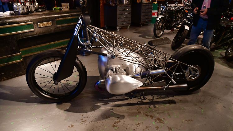 Die Revival Birdcage trägt in ihrem Titanrahmen den kommenden BMW Big Boxer, den R18.