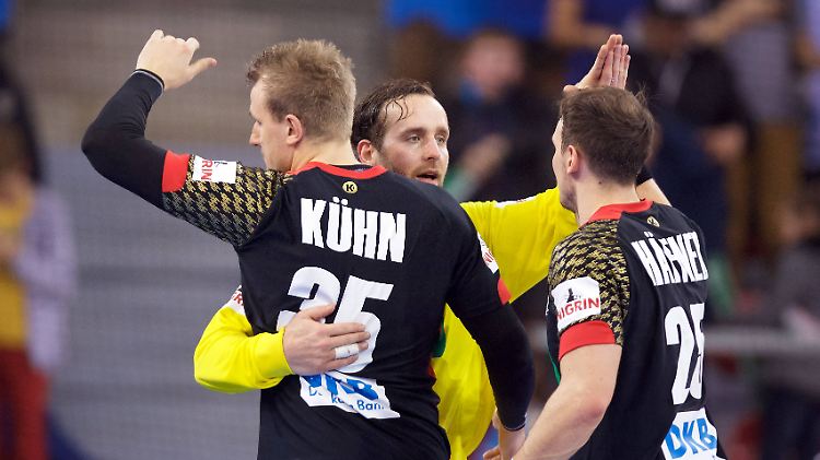 Julius Kühn, Silvio Heinevetter und Kai Häfner (v.l.) stehen spätestens ab der Saison 2020/2021 auch im Verein gemeinsam auf der Platte.