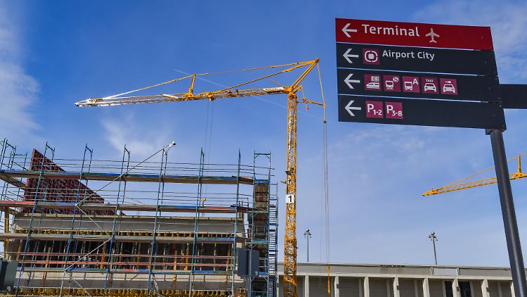 Der Hauptstadtflughafen Berlin Brandenburg Willy Brandt (BER) sollte vor sieben Jahren eröffnet werden.