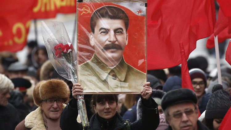 Viele Russen verehren Josef Stalin noch immer.