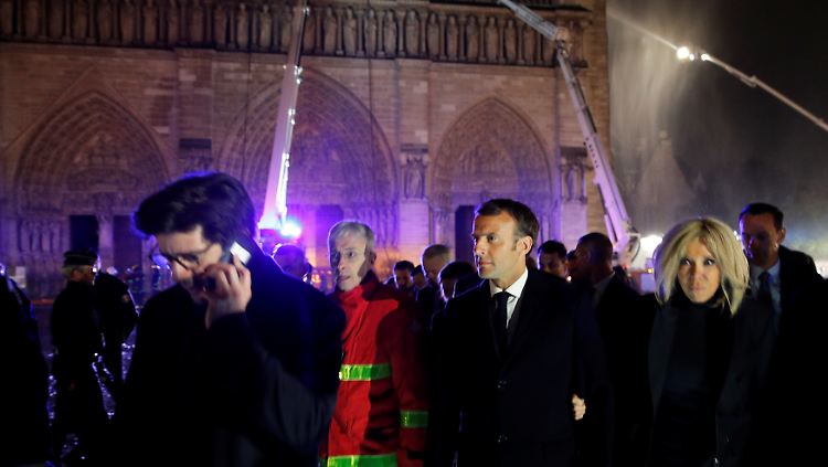 MacronNotre-Dame.jpg