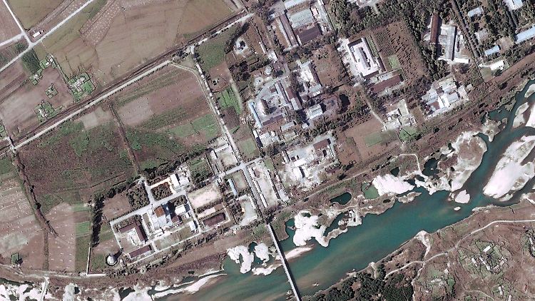 Im Nuklearwissenschaftlichen Forschungszentrum Yongbyon wird seit 2009 die Technologie für Kernkraftwerke mit Leichtwasserreaktoren entwickelt.