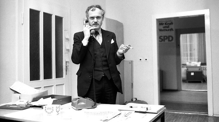 Ibrahim Böhme war 1990 für wenige Wochen Vorsitzender der Ost-SPD. Er trat zurück, als seine Tätigkeit als Stasi-IM bekannt wurde.