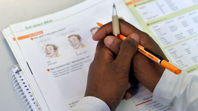 Deutschkurse öffnen und Abschiebungen erleichtern: Das Bundeskabinett beschließt ein ganzes Gesetzespaket zur Flüchtlingspolitik.