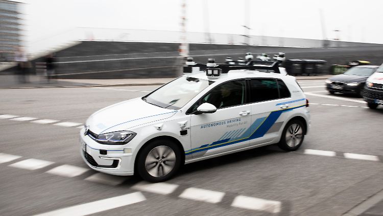 Autos, die ohne Fahrer auskommen, sollen mit dem Wlan-Standard "ITS-G5" funken.