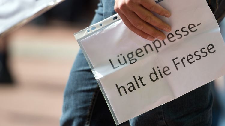 Die Parolen der populistischen Bewegungen in Europa zeigen Wirkung. Die Pressefreiheit auf dem Kontinent steht unter Druck.