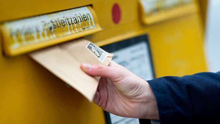 Bereits im Juli könnten Briefsendungen teurer werden.