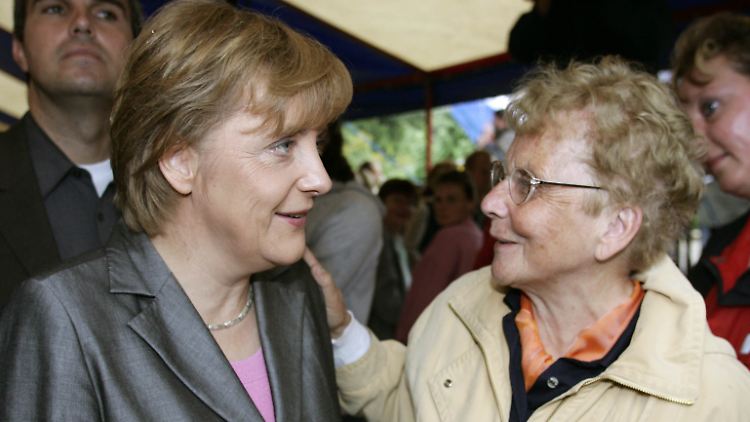 Angela Merkel mit ihrer Mutter Herlind Kasner im September 2005.