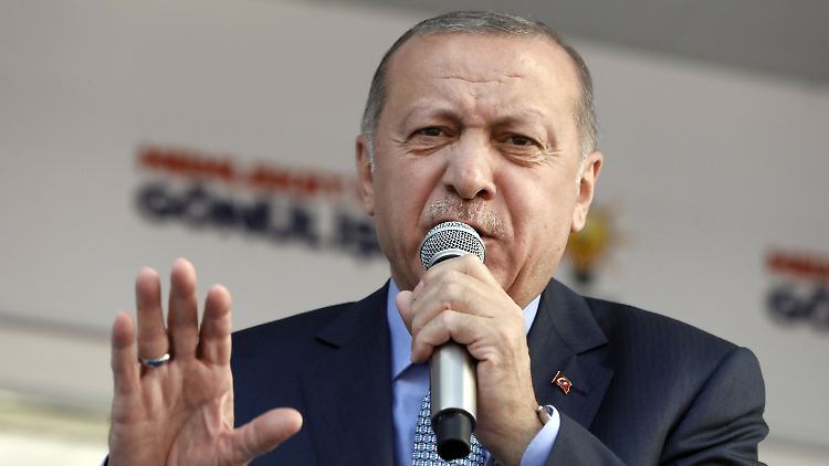 Der türkische Präsident Erdogan hält kritische Berichte über die Zentralbank für "Wirtschaftsterrorismus".