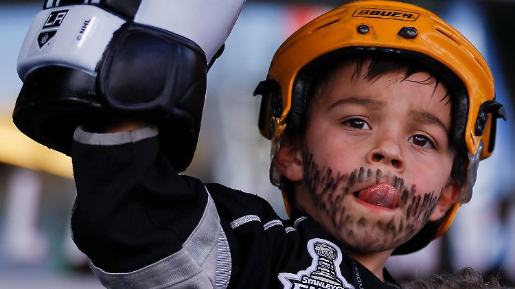 Bärte und Eishockey-Playoffs - dieser Verbindung können sich selbst kleinste Fans nicht entziehen.