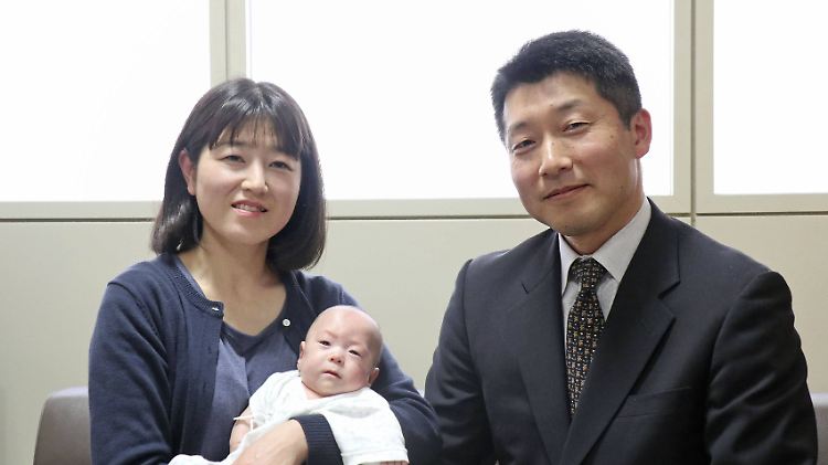 Ryusuke darf mit seinen Eltern nach sieben Monaten endlich nach Hause.