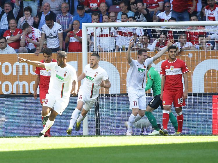 Einfach debakulös: Der VfB Stuttgart gegen einen stürmischen FC Augsburg.