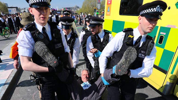 Die Londoner Polizei hat alle Hände voll zu tun mit den Aktivisten von Extinction Rebellion.