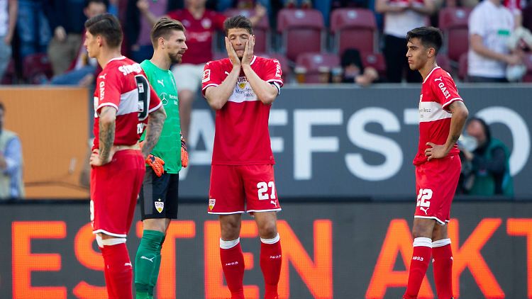 Das tut weh: Die höchste Augsburg-Niederlage in der Vereinsgeschichte müssen die Spieler erst mal wegstecken.