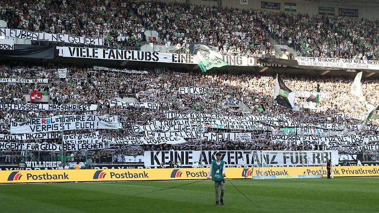 Unübersehbar: Die Fans von Borussia Mönchengladbach lehnen RB Leipzig ab.