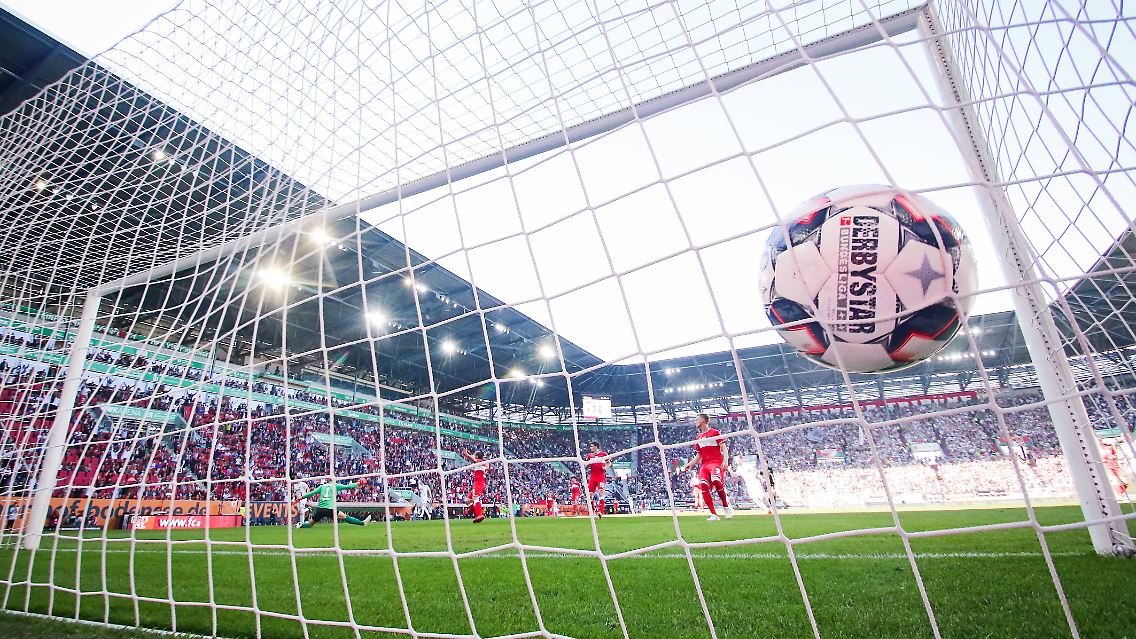 0:6 ist übel. Und dann sagt Torwart Ron-Robert Zieler sogar noch: "Wir können froh sein, nicht noch höher verloren zu haben. Es tut einfach nur weh, man kann sich nur entschuldigen."