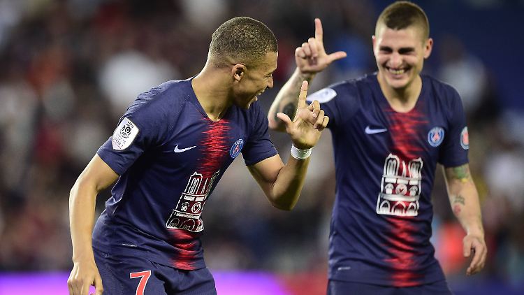 Die PSG-Spieler liefen im Sondertrikot mit Notre Dame-Aufdruck auf.